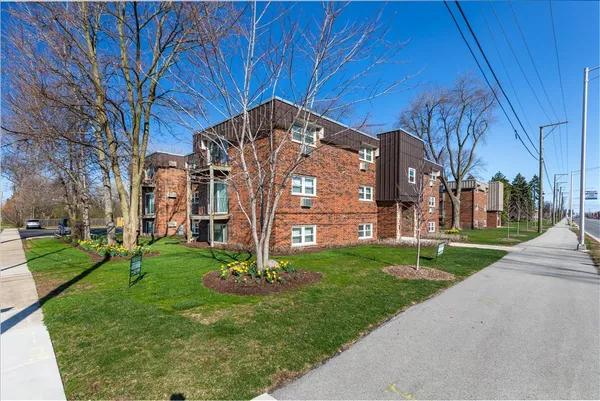 $1,395 | 5740 East Avenue, Unit 2D, Countryside, IL 60525