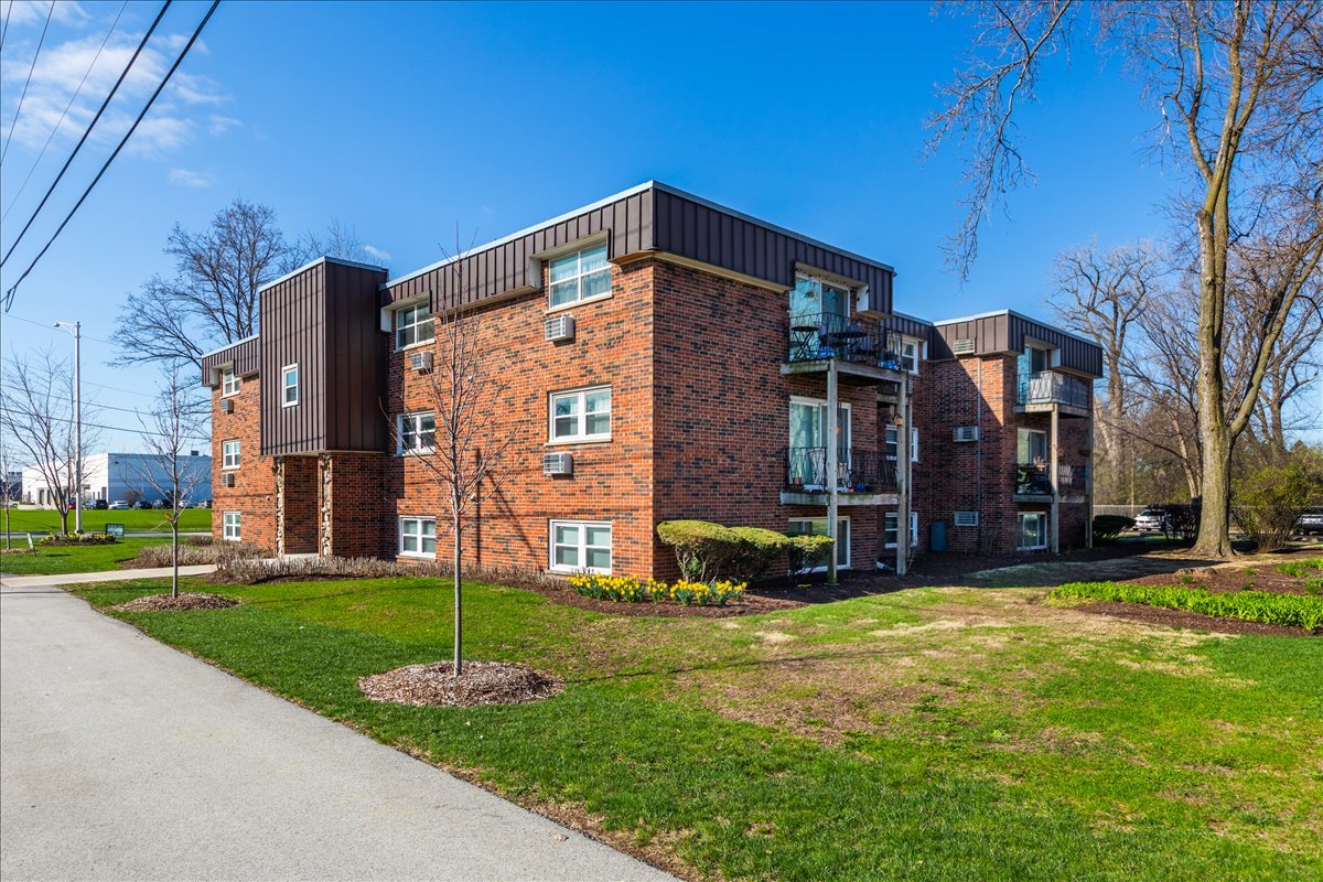 5740 East Avenue, Unit 2D Countryside, IL 60525 - Photo 23 of 24 a view of a building with a yard