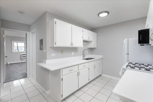 $1,395 | 5740 East Avenue, Unit 2D, Countryside, IL 60525