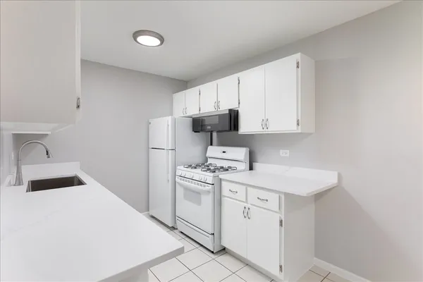 $1,395 | 5740 East Avenue, Unit 2D, Countryside, IL 60525