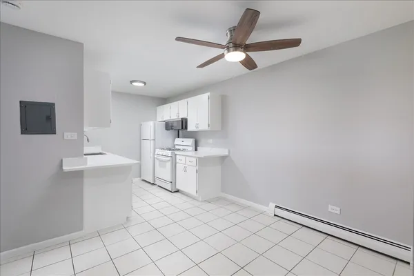 $1,395 | 5740 East Avenue, Unit 2D, Countryside, IL 60525