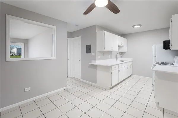 $1,395 | 5740 East Avenue, Unit 2D, Countryside, IL 60525