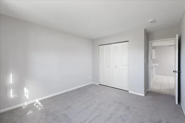 $1,395 | 5740 East Avenue, Unit 2D, Countryside, IL 60525