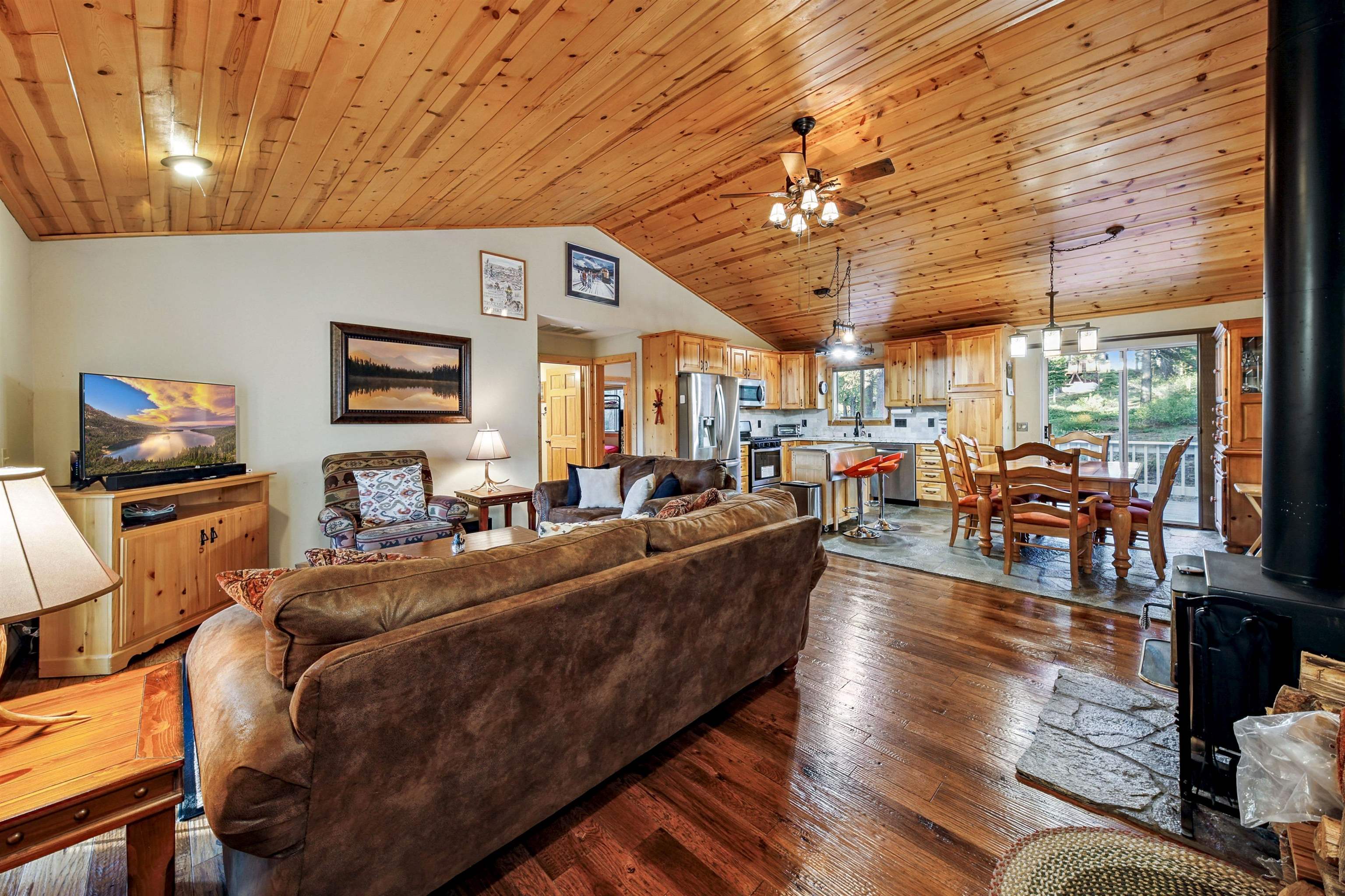 12466 Pinnacle Loop Truckee, CA 96161 - Photo 9 of 28