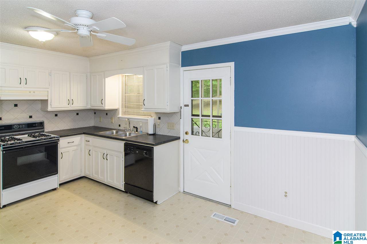 548 Overhill Drive Pelham, AL 35124 - Photo 8 of 32