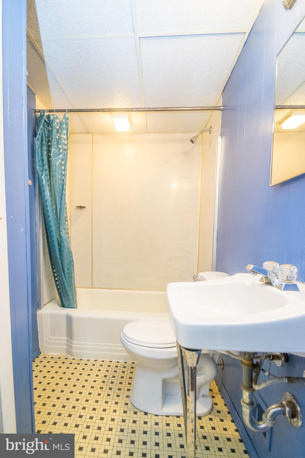 822 Middlesex Road Baltimore, MD 21221 - Photo 11 of 26