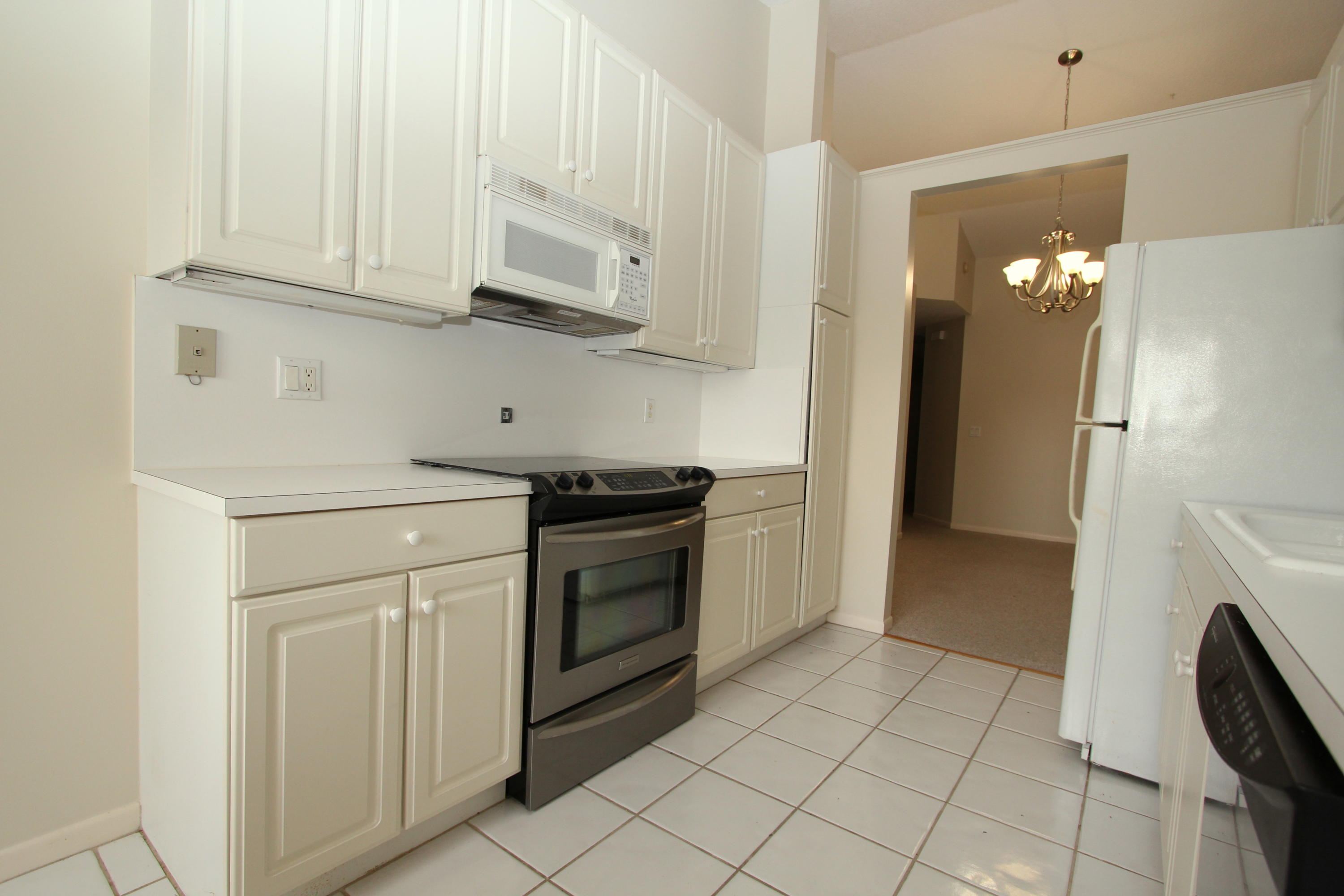 17263 Boca Club Boulevard, Unit 8 Boca Raton, FL 33487 - Photo 4 of 24 Kitchen