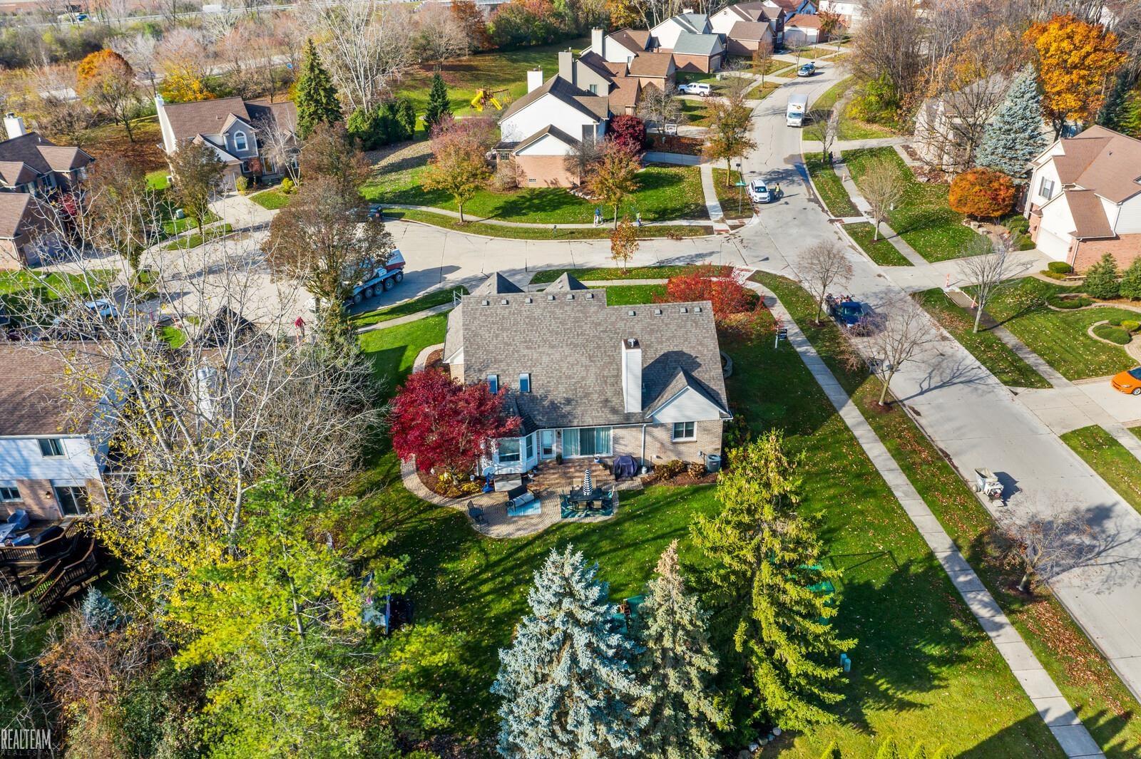 2695 Oak View Court Rochester Hills, MI 48307 - Photo 4 of 54