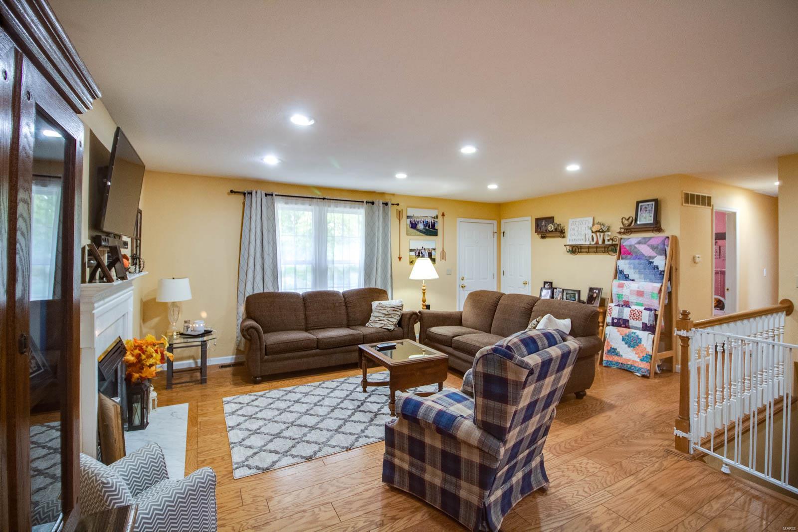 5208 Roach Road Godfrey, IL 62035 - Photo 9 of 43