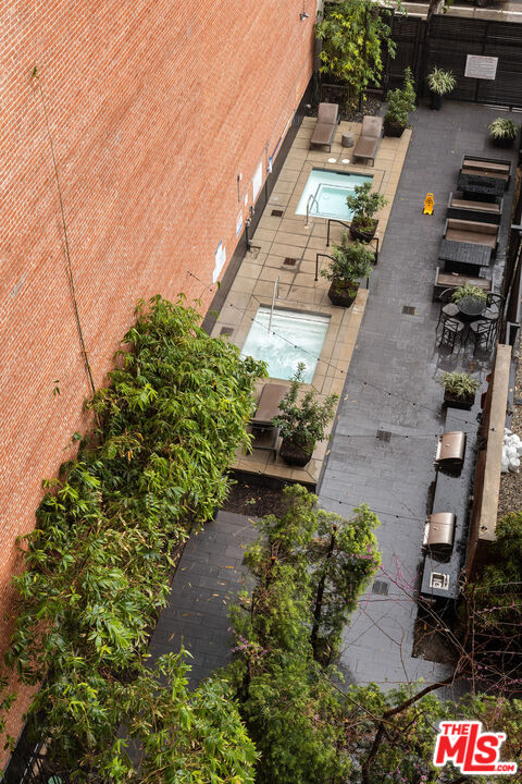 460 South Spring Street, Unit 507 Los Angeles, CA 90013 - Photo 16 of 25 a picture of street view with sitting space