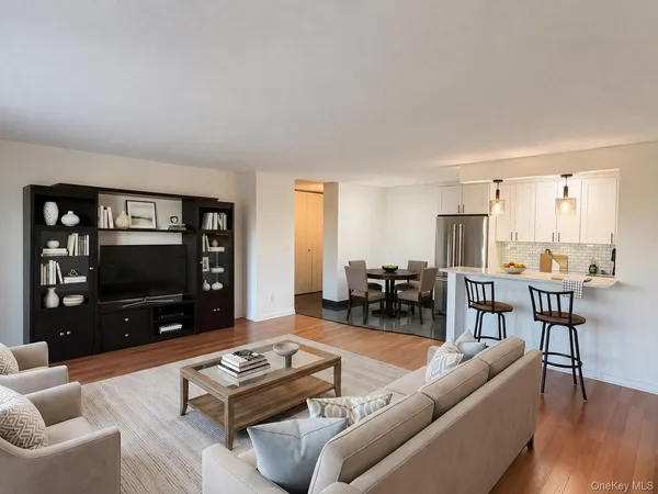 $5,200 | 25-40 Shore Boulevard, Unit 9J | Astoria
