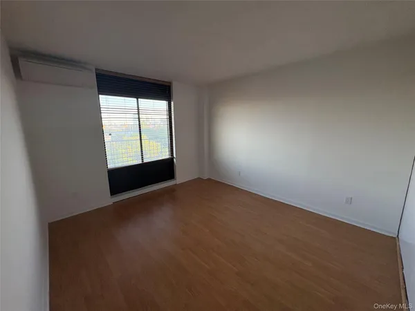 $5,200 | 25-40 Shore Boulevard, Unit 9J | Astoria