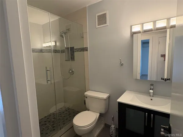 $5,200 | 25-40 Shore Boulevard, Unit 9J | Astoria