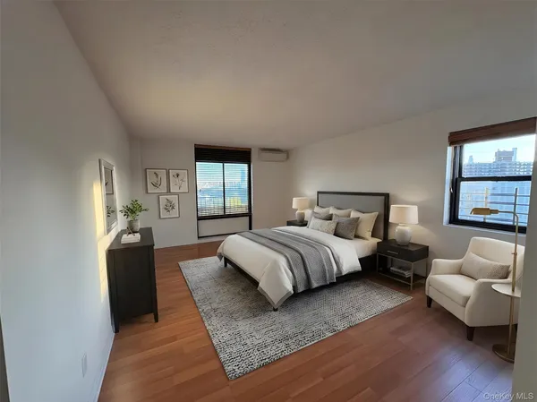 $5,200 | 25-40 Shore Boulevard, Unit 9J | Astoria
