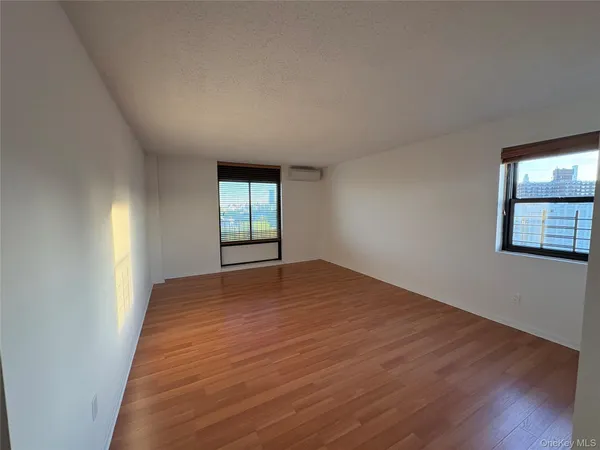 $5,200 | 25-40 Shore Boulevard, Unit 9J | Astoria