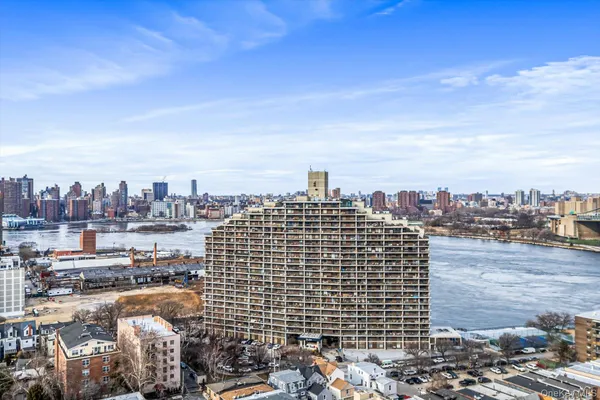 $5,200 | 25-40 Shore Boulevard, Unit 9J | Astoria