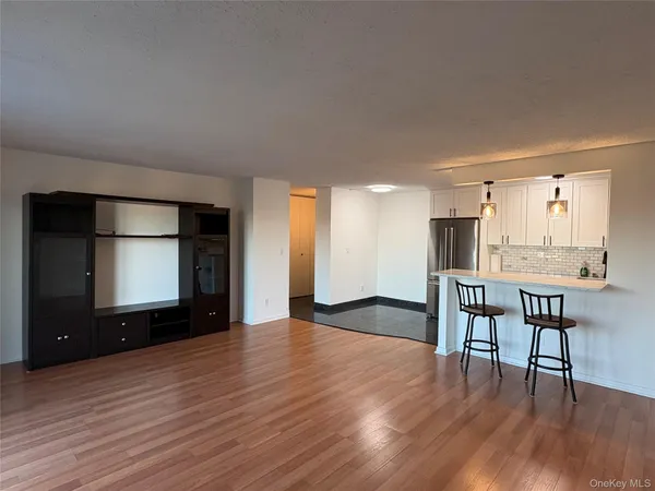 $5,200 | 25-40 Shore Boulevard, Unit 9J | Astoria