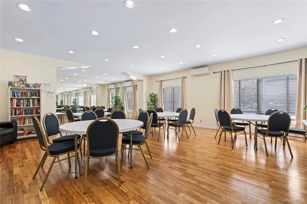 $5,200 | 25-40 Shore Boulevard, Unit 9J | Astoria