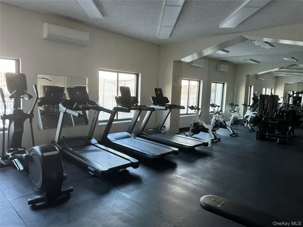 $5,200 | 25-40 Shore Boulevard, Unit 9J | Astoria