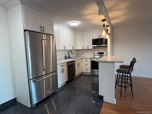 $5,200 | 25-40 Shore Boulevard, Unit 9J | Astoria