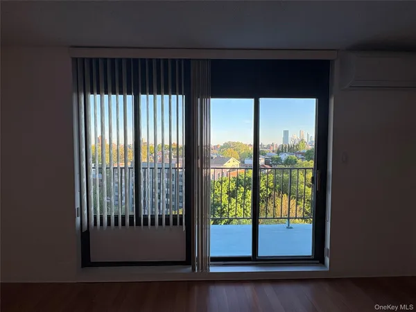$5,200 | 25-40 Shore Boulevard, Unit 9J | Astoria