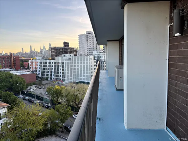 $5,200 | 25-40 Shore Boulevard, Unit 9J | Astoria