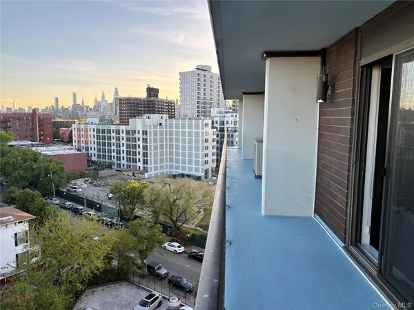 $5,200 | 25-40 Shore Boulevard, Unit 9J | Astoria