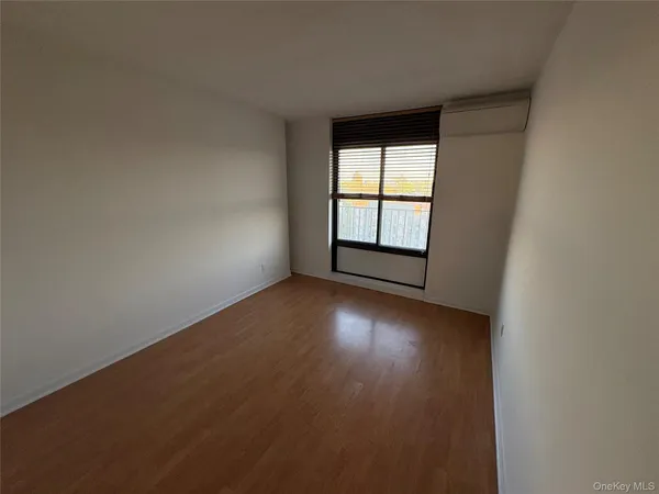 $5,200 | 25-40 Shore Boulevard, Unit 9J | Astoria