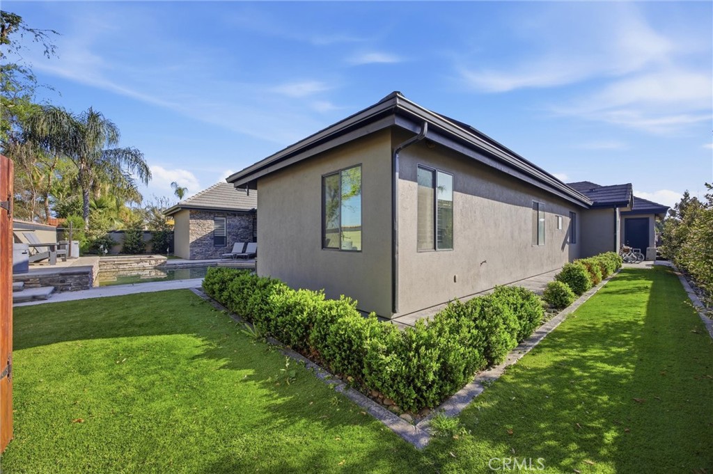 2103 Redmire Street Bakersfield, CA 93311 - Photo 52 of 53 a front view of a house with garden