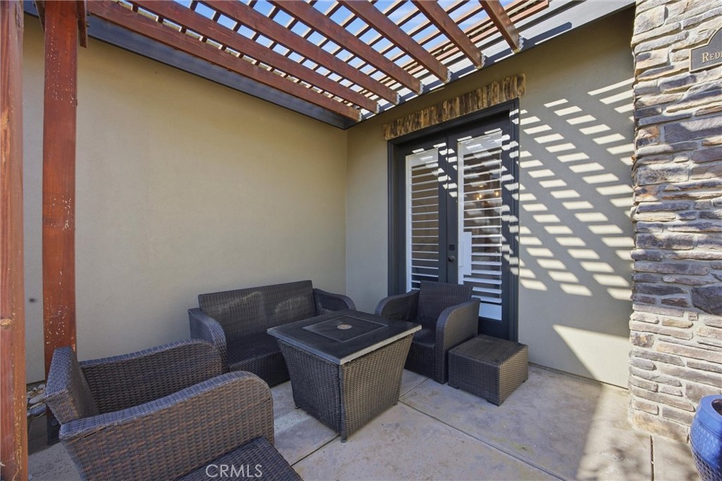2103 Redmire Street Bakersfield, CA 93311 - Photo 6 of 53 a living room with furniture
