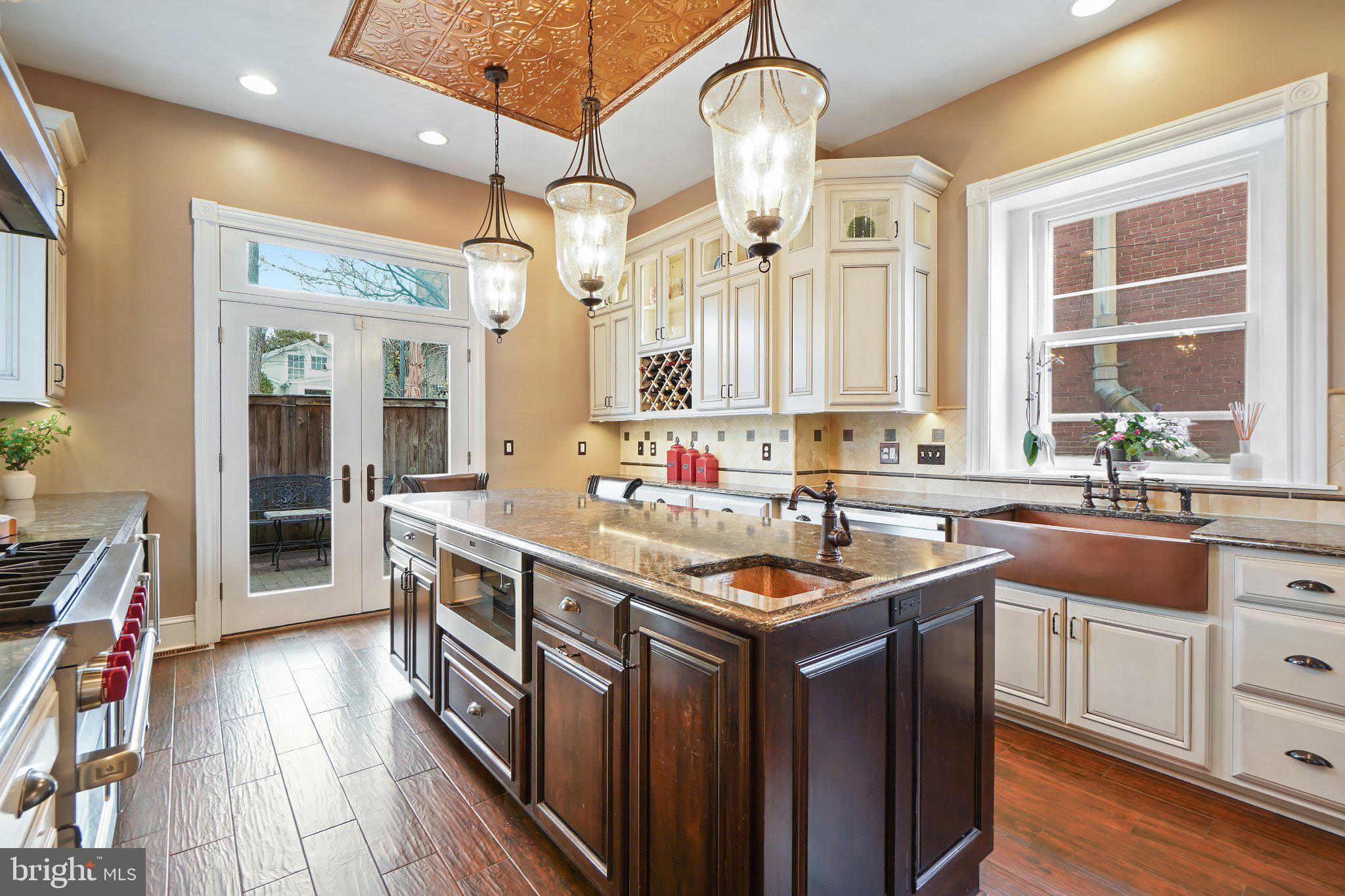 121 West Church Street Frederick, MD 21701 - Photo 4 of 93 Elegant kitchen with modern charm.