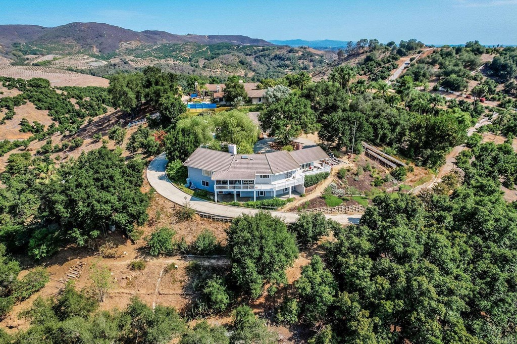 24596 Fuerte Road Temecula, CA 92590 - Photo 40 of 44 an aerial view of a house with a yard and mountain