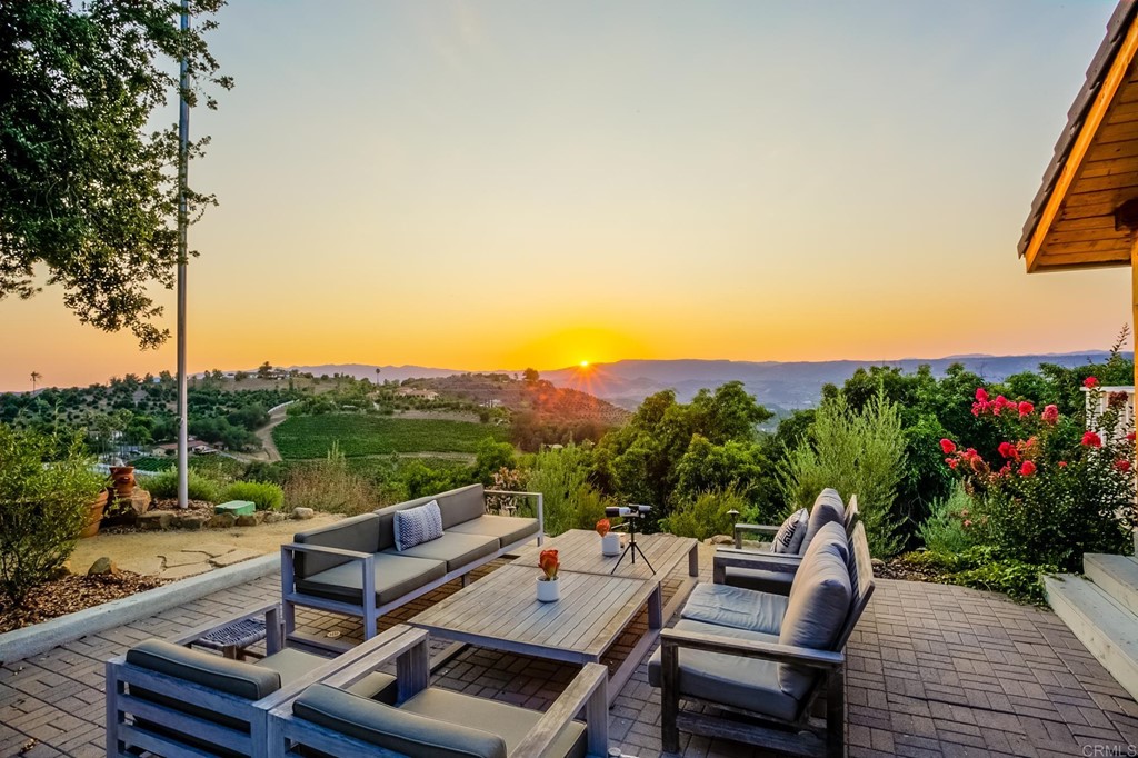 24596 Fuerte Road Temecula, CA 92590 - Photo 5 of 44 a view of a terrace with couches and wooden floor