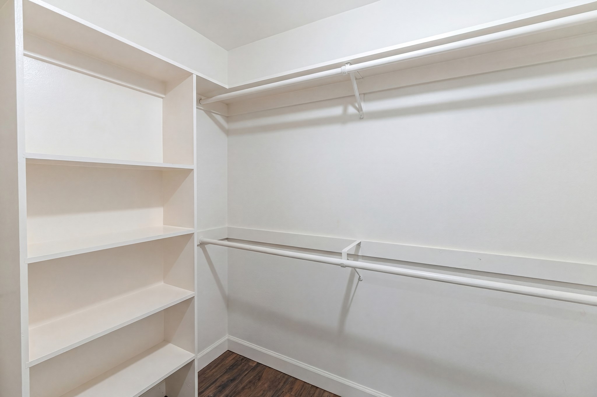 3525 Sage Road, Unit 1016 Houston, TX 77056 - Photo 37 of 42 a view of an empty walk in closet