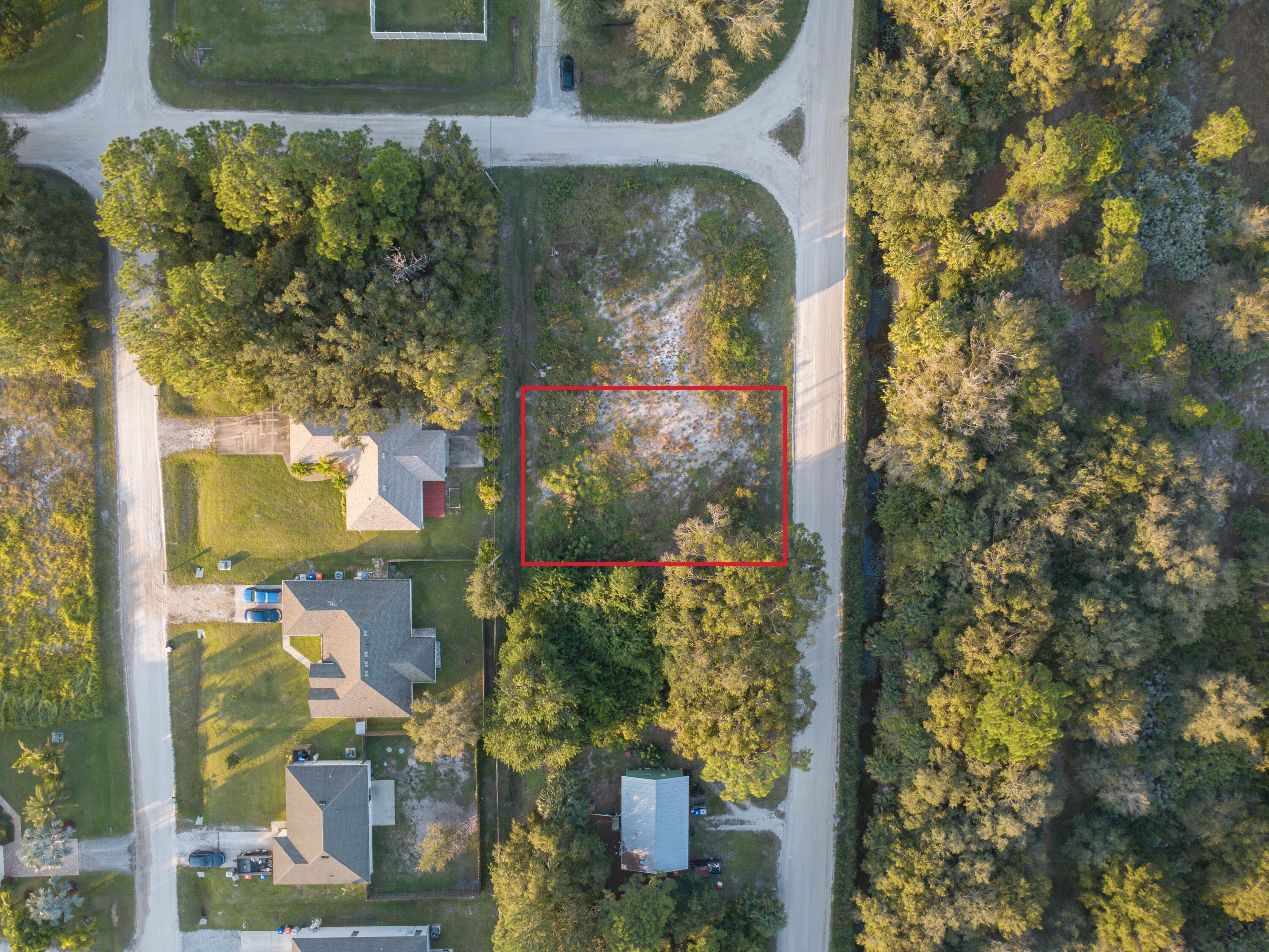 8977 100th Avenue Vero Beach, FL 32967 - Photo 2 of 6