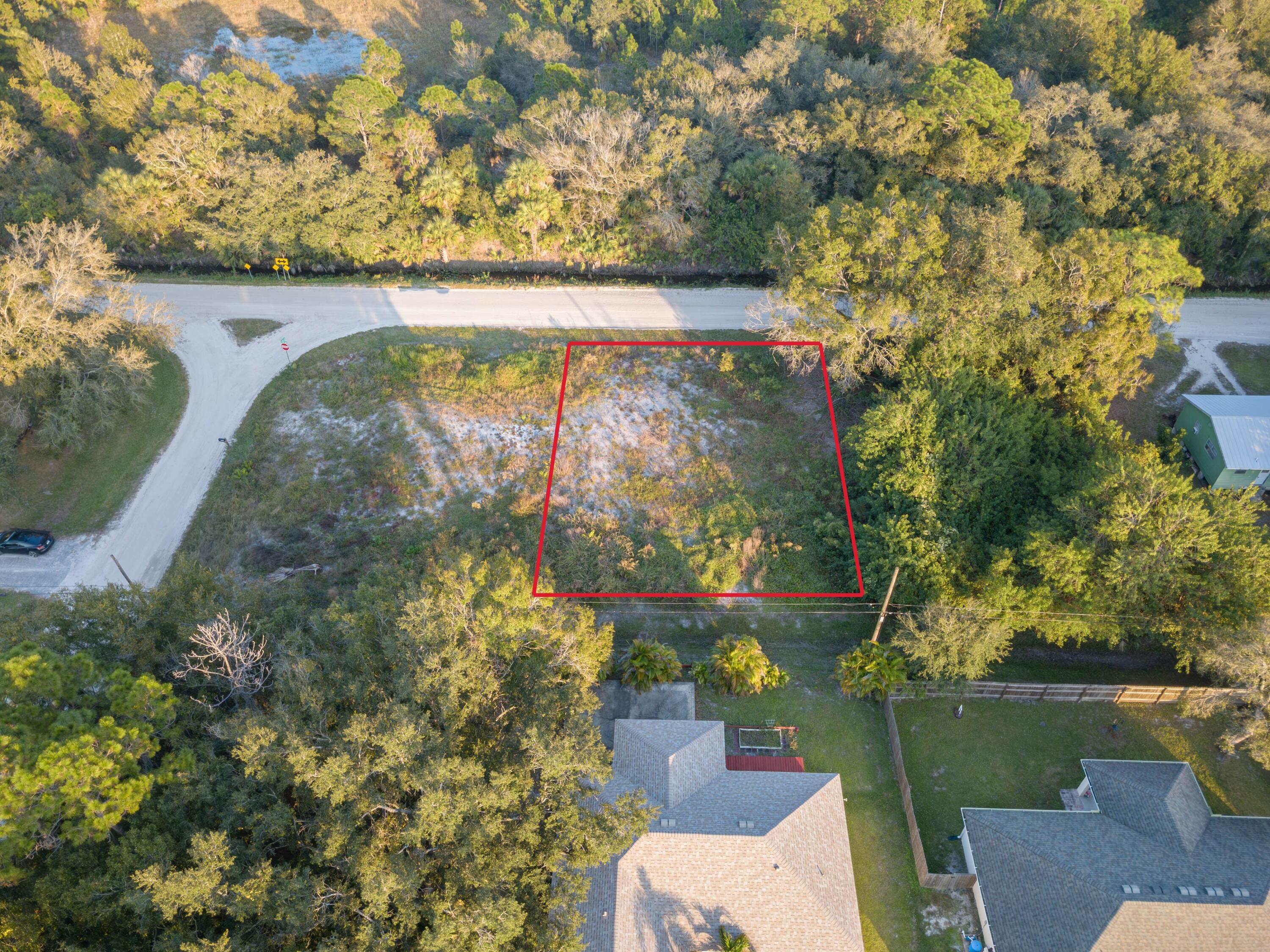 8977 100th Avenue Vero Beach, FL 32967 - Photo 3 of 6 view of a yard