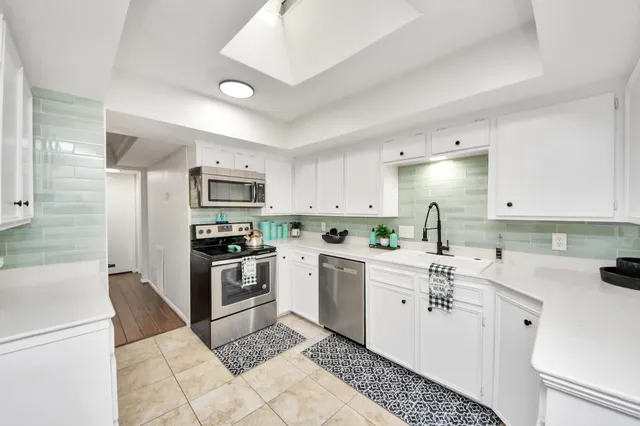 $2,200 | 18209 Vinland Drive, Houston, TX 77058