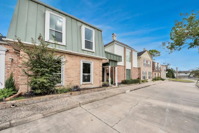 $2,200 | 18209 Vinland Drive, Houston, TX 77058