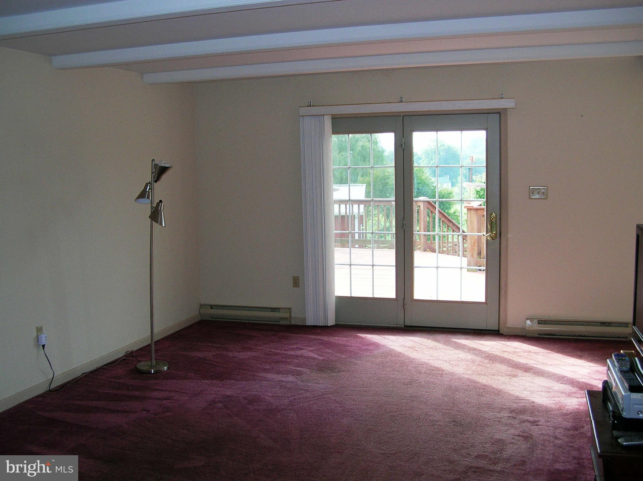 4836 Broad Run Road Jefferson, MD 21755 - Photo 10 of 20 Living Room
