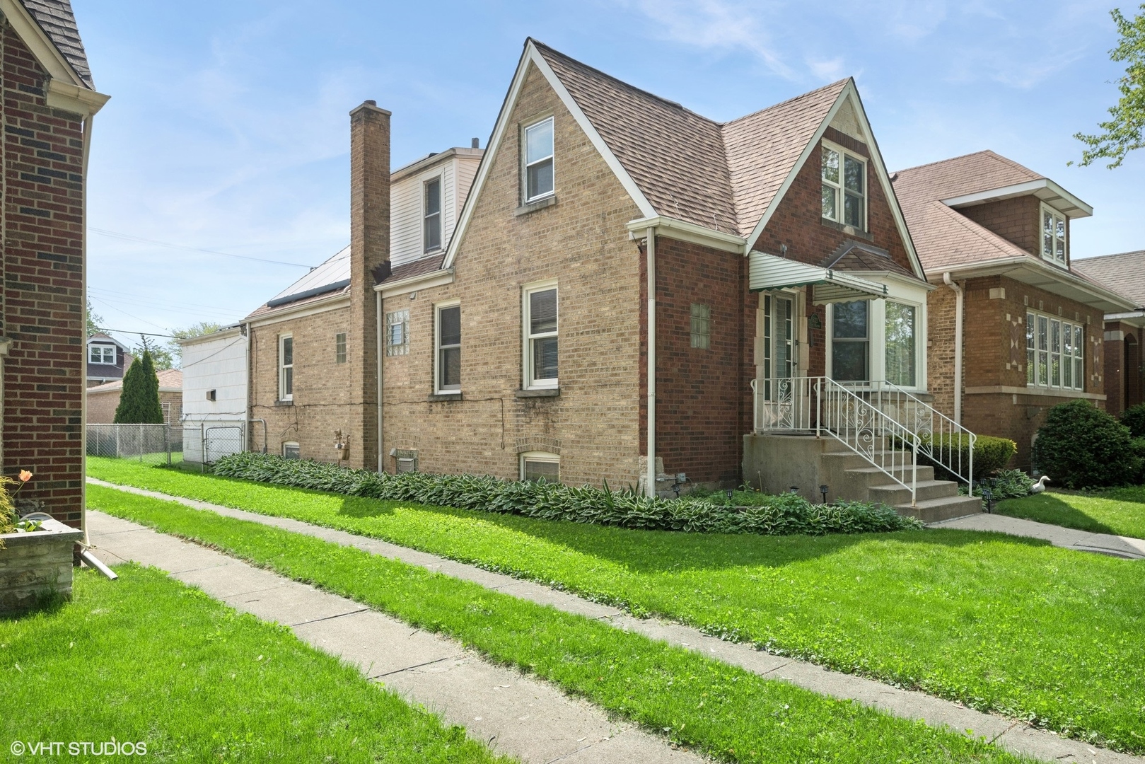 6321 North Merrimac Avenue Chicago, IL 60646 - Photo 17 of 21 a view of a yard in front of a house