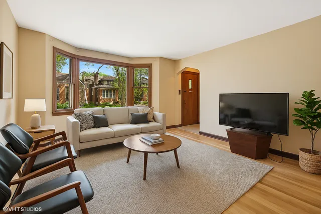 $519,000 | 6321 North Merrimac Avenue, Chicago, IL 60646