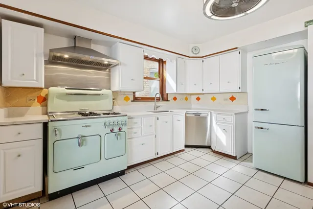 $519,000 | 6321 North Merrimac Avenue, Chicago, IL 60646