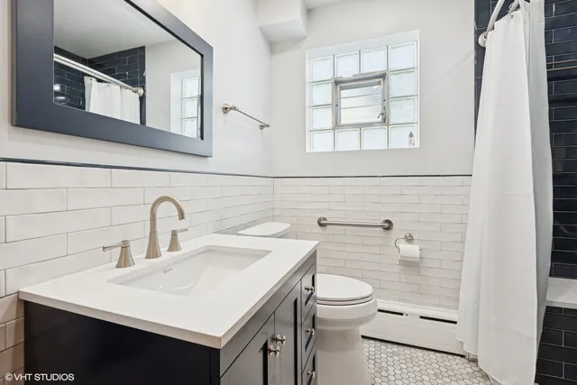 $519,000 | 6321 North Merrimac Avenue, Chicago, IL 60646