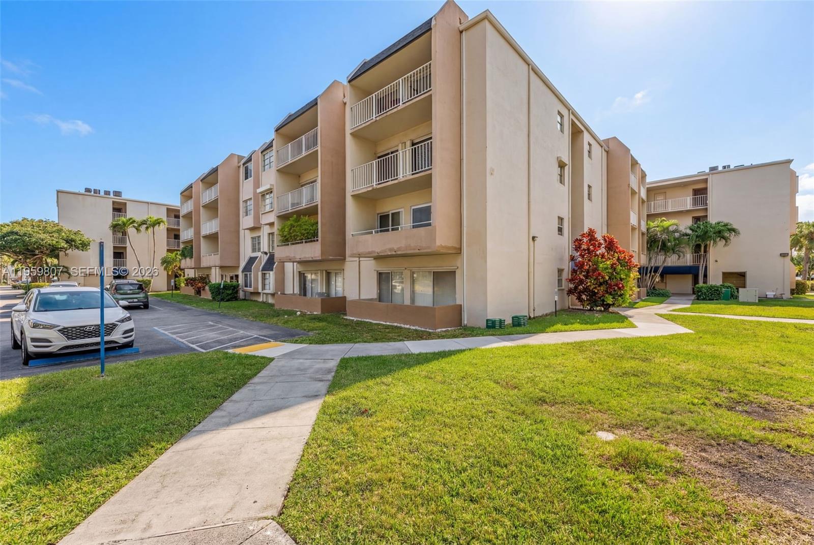 7725 Southwest 86th Street, Unit A1419 Miami, FL 33143 - Photo 2 of 23