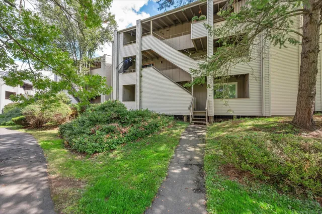 $144,900 | 56 Burgundy Hill Lane, Unit 56, Middletown, CT 06457