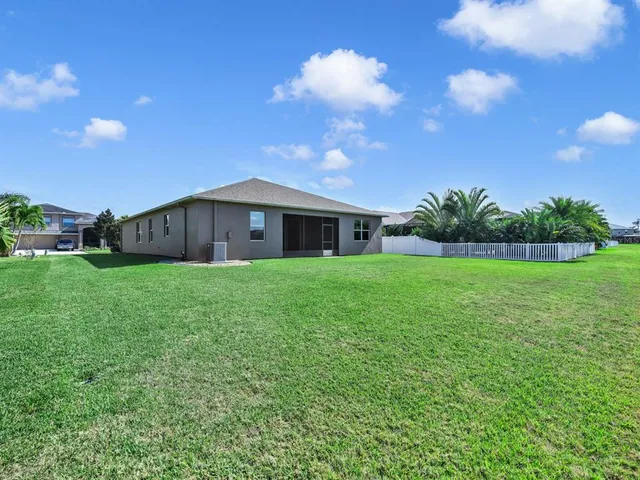 a view of house with garden