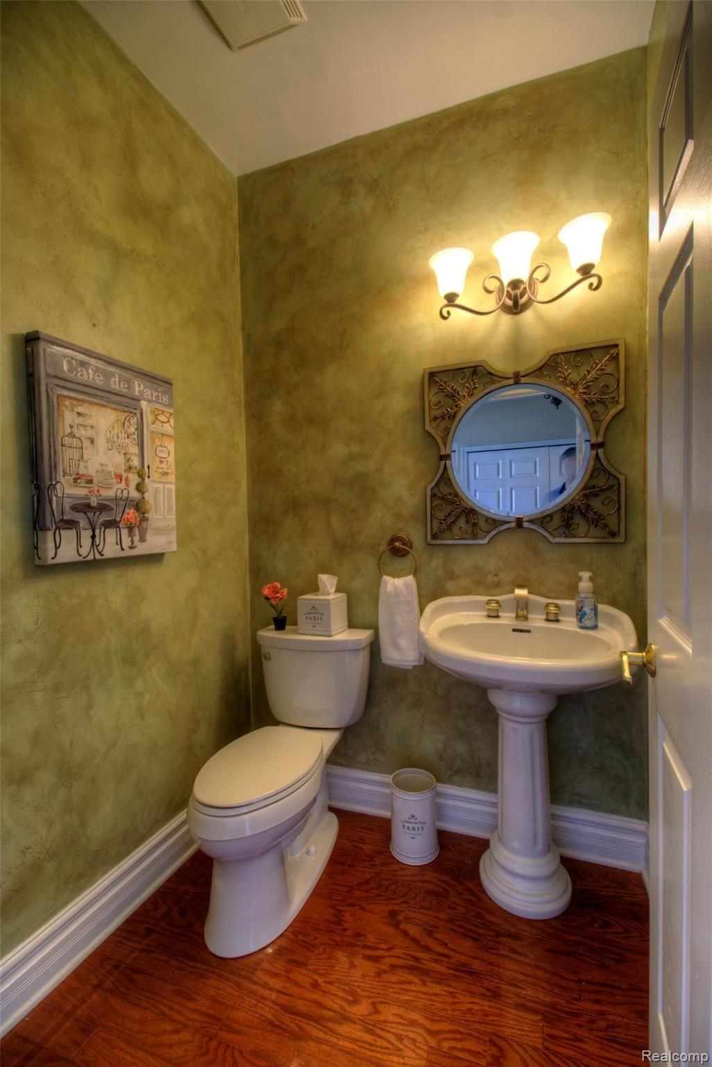 26548 Valhalla Drive, Unit 7 Farmington, MI 48331 - Photo 12 of 30 Beautiful Venetian Plaster in Lav