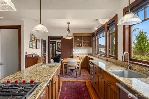 $2,500,000 | 2910 North 28th Street, Tacoma, WA 98407