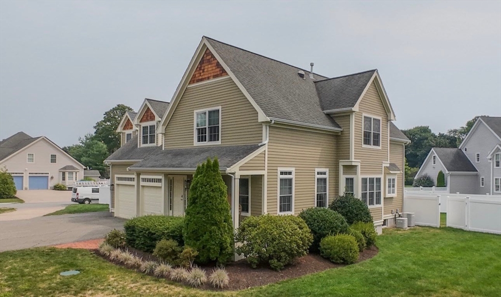 31 Chestnut Street Foxboro, MA 02035 - Photo 1 of 20