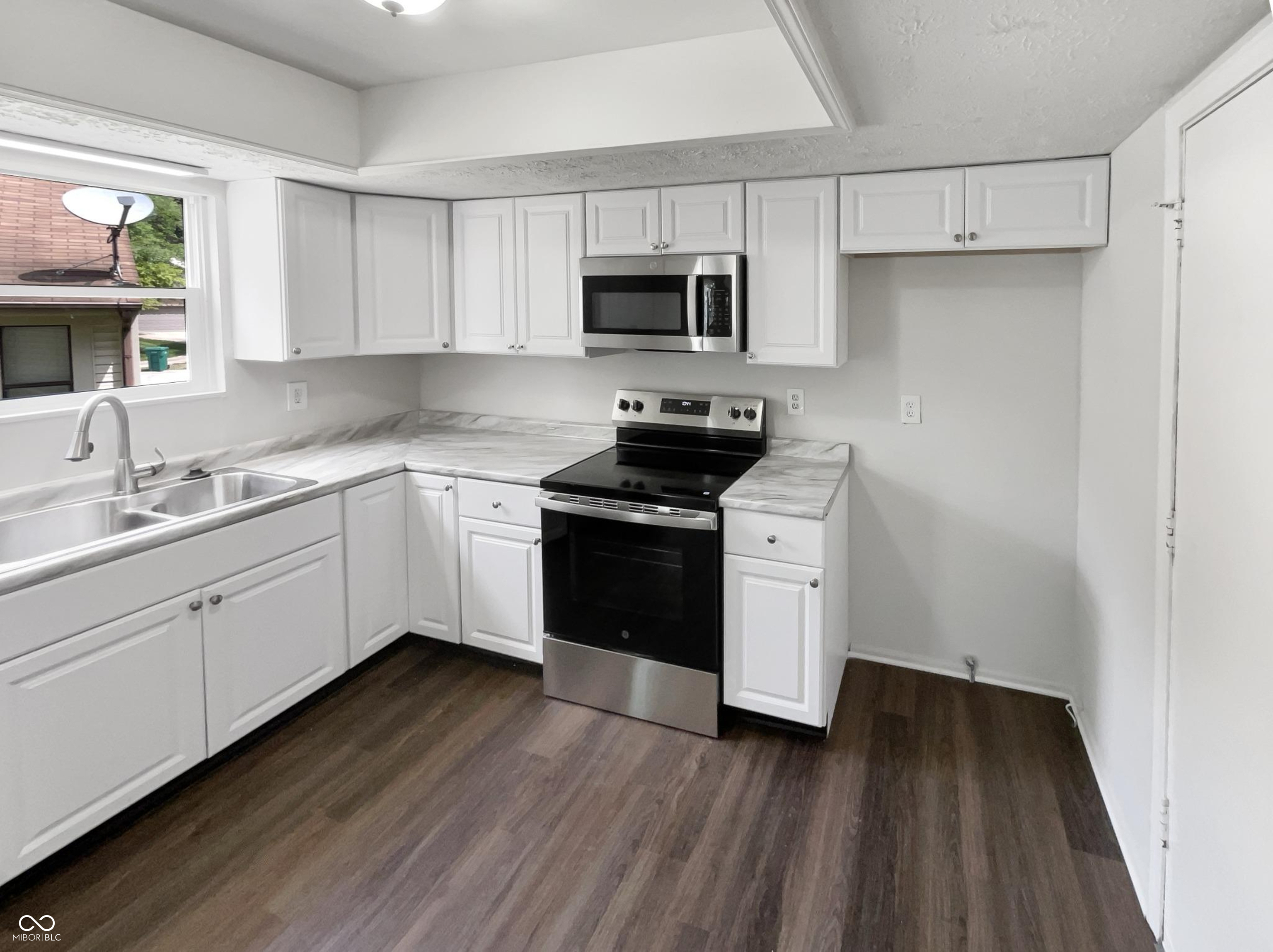 3114 Valley Farms Road Indianapolis, IN 46214 - Photo 6 of 24 Gallery Image 6
